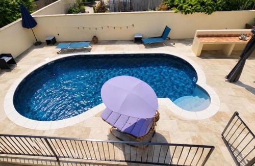 Montelimar Apartment | Loge au PtitBonheur- Jacuzzi & Piscine- Montélimar