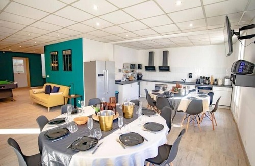 Clermont-l'Herault Apartment | Logement spécial groupe - 310 m² - Work&Play 1 1