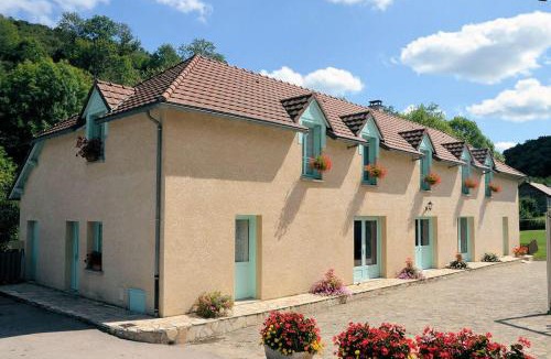 Saint-Poncy Hotel | Logis Hôtel Auberge de l'Allagnonette