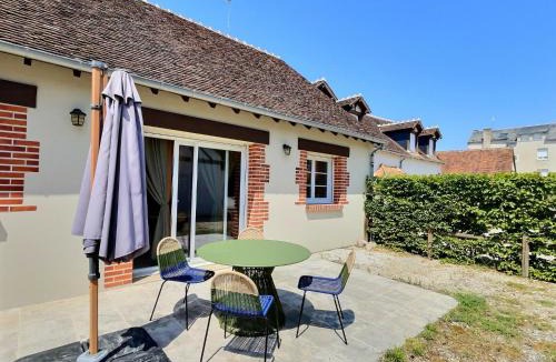 Bracieux Hotel | Logis Hôtel du Cygne
