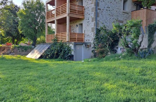 Granges-les-Beaumont Hotel | Logis Hôtel Les Vieilles Granges
