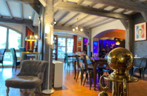 Rochemaure Hotel | Logis Hôtel Médiéval, Montélimar Nord