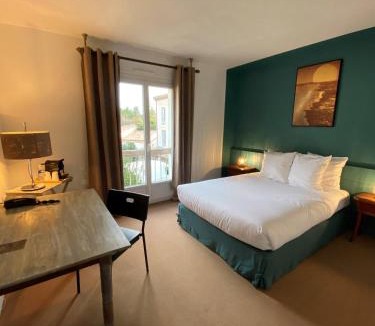 Rochemaure Hotel | Logis Hôtel Médiéval, Montélimar Nord