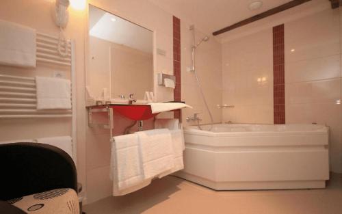Saint-Privat Hotel | Logis Hôtel Restaurant Auberge de la Xaintrie