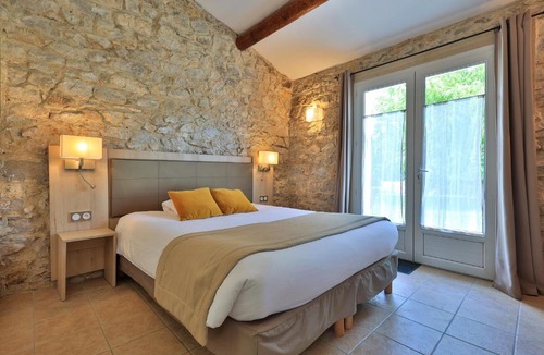 Rousset Hotel | Logis Hôtel & Spa Déjeunez Sous L'Arbre