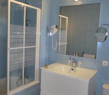 Livron-sur-Drome Hotel | Logis Hotel Des Voyageurs Restaurant La Bonne Tabl'Hay