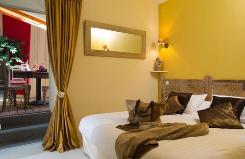 Beaulieu-sur-Dordogne Hotel | Logis hotel les flots bleus