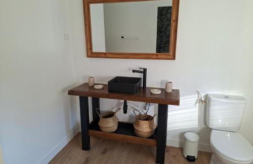 Aramon Hotel | Logis Hotel Restaurant Les Platanes