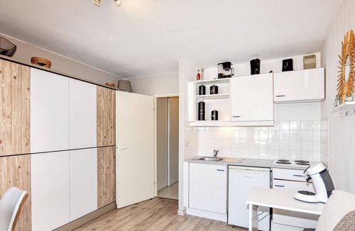 Le Port Apartment | Look forward to a fantastic vacation experience in this beautiful vacation home near the sea!