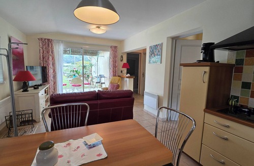 Montsegur-sur-Lauzon Apartment | Lou Vaqui - small house with garden