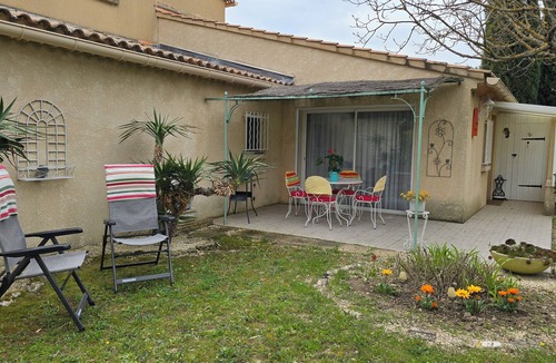 Montsegur-sur-Lauzon Apartment | Lou Vaqui - small house with garden