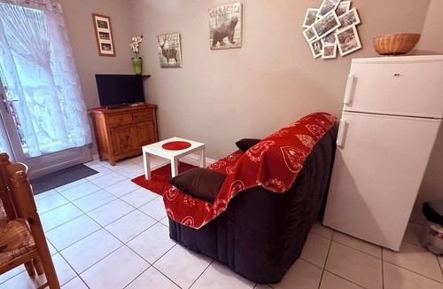 Peyragudes Apartment | Loudenvielle. Large T2 cabin 4/6 pers. comfortable, terrace with a blind