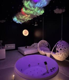 Jujurieux Hotel | Love room Air