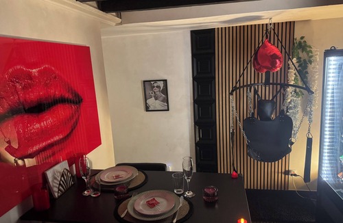 Les Remparts Apartment | Love Room Perpignan Jacuzzi tantra swing