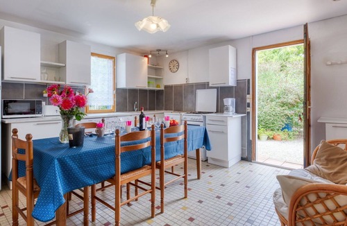 Jau-Dignac-et-Loirac House | Lovely apartment in villa for 5 people with WIFI and TV