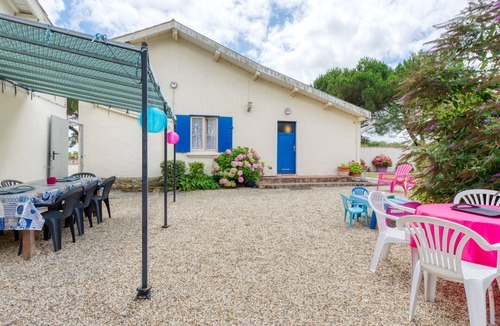 Jau-Dignac-et-Loirac House | Lovely apartment in villa for 5 people with WIFI and TV
