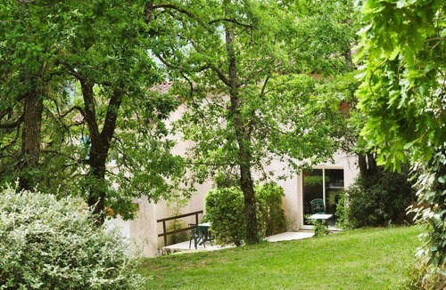 Carayac House | Lovely Duplex with Scenic Terrace