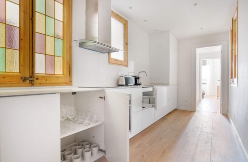 Gothic Quarter Apartment | Lovely El Gòtic 2BR w/Balcony, Fully Furnished, by Blueground