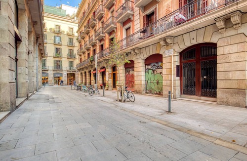 Gothic Quarter Apartment | Lovely El Gòtic 2BR w/Balcony, Fully Furnished, by Blueground