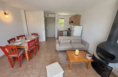 La Salvetat-sur-Agout Ski Chalet | Lovely lakeside chalet