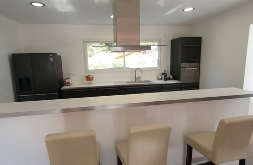 Salon-de-Provence Villa | Lovely spacious contemporary villa in Provence