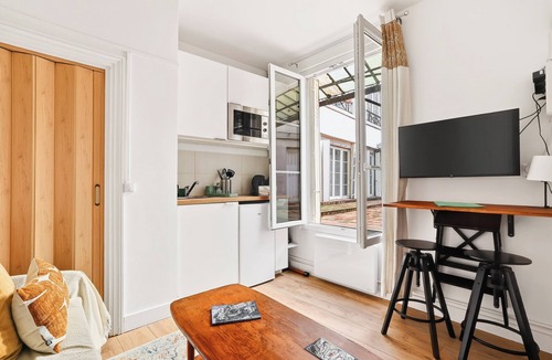 Saint-Germain-des-Pres Apartment | Lovely Studio 10 mn walk to Louvre & Latin Quarter