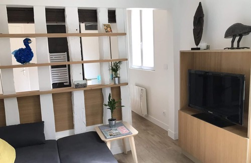 Quartier du Mail Apartment | Lovely Studio on rue Montorgueil - Refurbished.