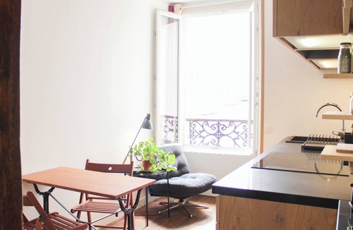 Enfants-Rouges Apartment | Lovely Studio with a view, Le Marais