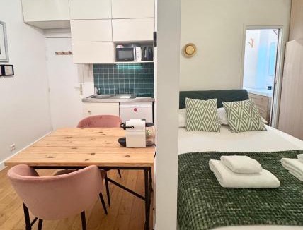 Quartier de la Goutte-d'Or Apartment | Lovely studio with balcony and spectacular Sacre-Coeur view