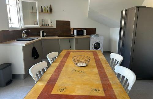 Peypin-d'Aigues Apartment | Luberon cosy Wi-Fi, calme & parking privé