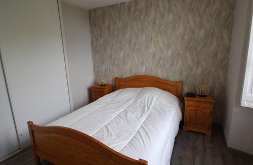 Bagneres-de-Luchon Apartment | Luchon - 2 Pièces Cabine pour 6 Pers. avec Parking et Animaux admis - FR-1-313-226