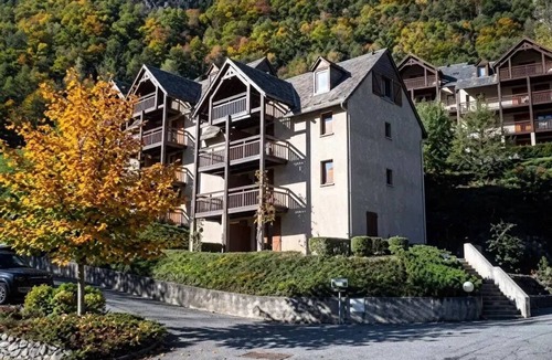 Bagneres-de-Luchon Apartment | LUCHON Apartment for 2–4 People LL Parking Large Balcony