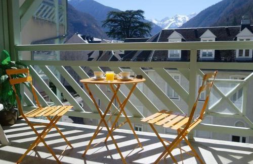 Bagneres-de-Luchon Apartment | Luchon, appartement 4/5 pers - Balcon sud - Parking privé - FR-1-313-167
