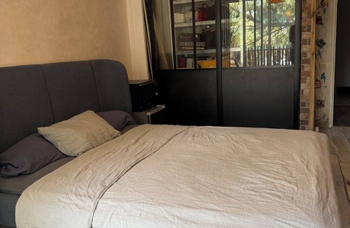 Saint-Martin Bed & Breakfast | LUCKY ART HOME, MONTPELLIER CENTER TOWN 2 STREETCAR STOPS AND BEACHES 10 MIN AWAY.