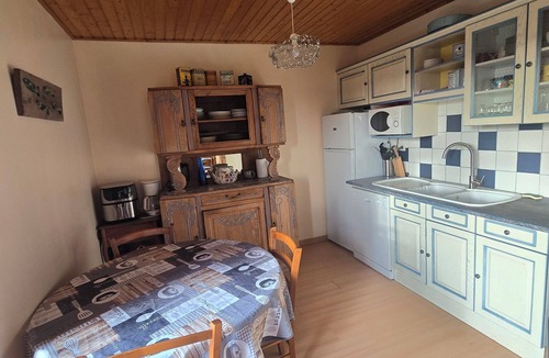 Saint-Alban-sur-Limagnole Cottage | Luminous gîte- 8 pers -Margeride, Aubrac, nature and peace