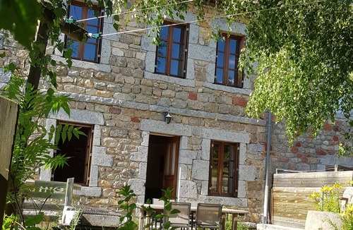 Saint-Alban-sur-Limagnole Cottage | Luminous gîte- 8 pers -Margeride, Aubrac, nature and peace