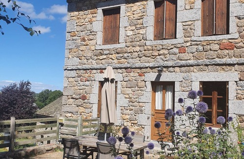 Saint-Alban-sur-Limagnole Cottage | Luminous gîte- 8 pers -Margeride, Aubrac, nature and peace