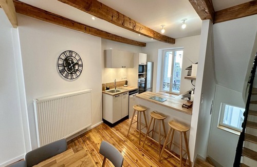 Mont-Dore House | Lush sanctuary near forest