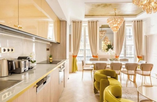Chaussee-d'Antin Apartment | LUX - AN EXPANSIVE & BEAUTIFUL PARISIAN RETREAT JUST STEPS AWAY FROM OPERA