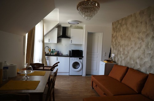 Le Bourget Apartment | Lux Gold White - 15 Min To Paris & CDG