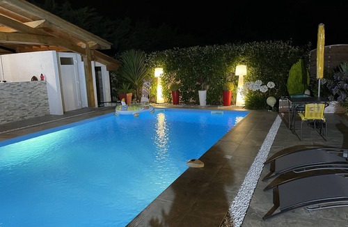 Saint-Martin-de-Seignanx Villa | Luxurious villa with a heated pool