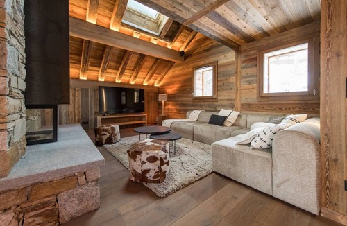 La Toussuire Ski Chalet | Luxurious chalet with indoor pool, sauna, and home cinema