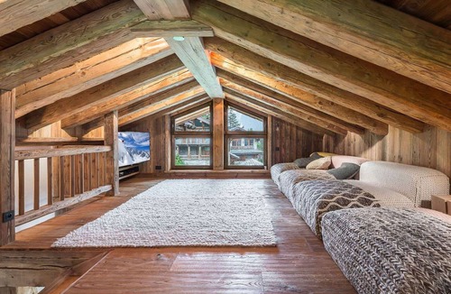 Val-d'Isere Ski Chalet | Luxurious Chalet with Panoramic Views, Jacuzzi, Hammam, Near Slopes, Sleeps 10