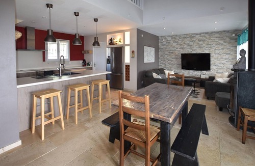 Puget House | Luxurious home in Puget