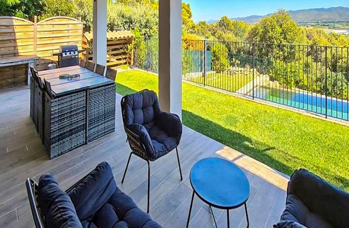 Puget House | Luxurious home in Puget