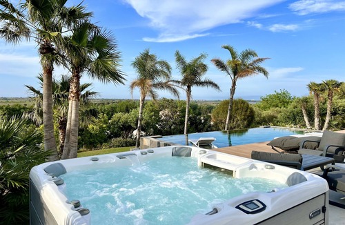 Saint-Nazaire Villa | Luxurious villa with pool, jacuzzi and exceptional view! 5 minutes from the beach