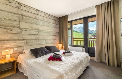 Val-d'Isere Apartment | Luxury apartment 75m², 6 pers, center Val d'Isère, ski-in/ski-out, south-facing terrace