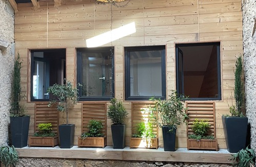 Billiat Apartment | Luxury Apartment: Renovated Former Barn