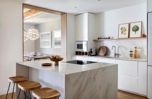 L'Antiga Esquerra de l'Eixample Apartment | Luxury Apt with King Beds & Central AC in Heart of BCN