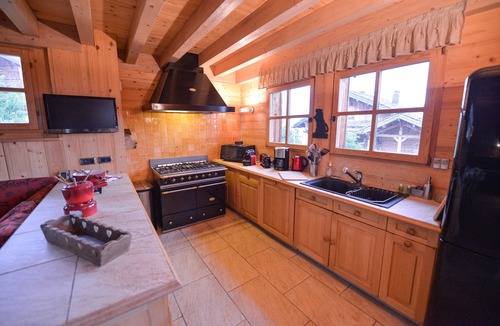 Bergers Ski Chalet | Luxury family chalet Ski-in/Ski-out -Fireplace-Giant Sundeck -Jacuzzi Steam Room
